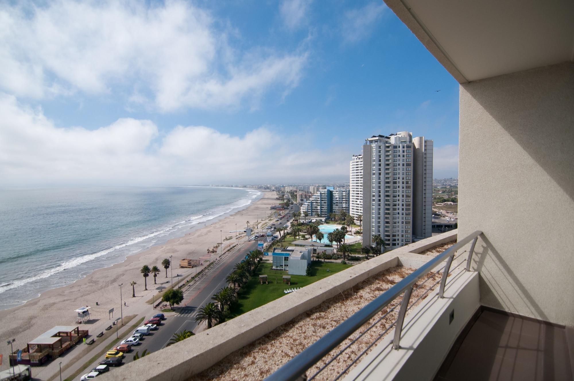 Enjoy Coquimbo Otel Dış mekan fotoğraf View of the beach from a balcony at the Shoreham Hotel